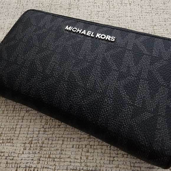 Michael Kors | Jet Set Wallet - Picture 2 of 9